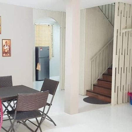J & I Homestay Sibu Eksteriør billede