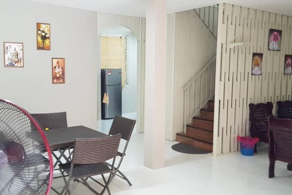J & I Homestay Sibu Eksteriør billede