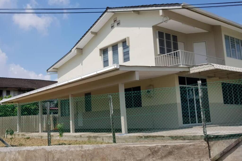 J & I Homestay Sibu Eksteriør billede